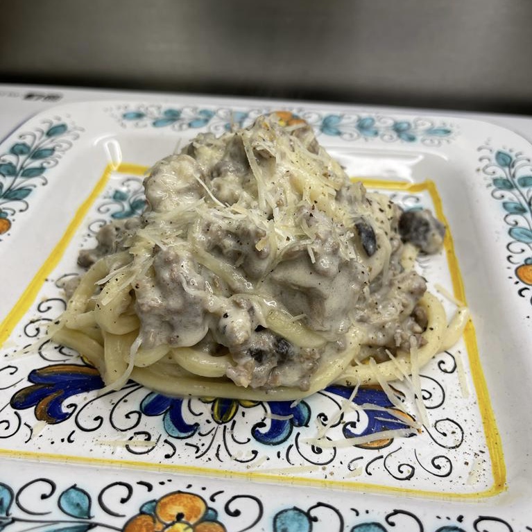 Pasta alla norcina, piatto tipico umbro con ricetta originale con la ricotta, alla Trattoria Oberdan